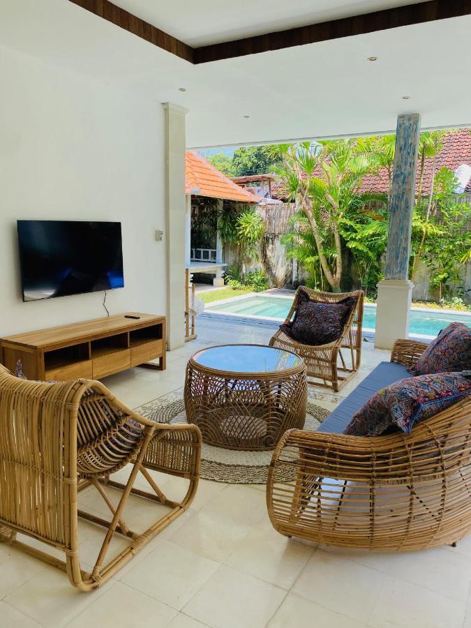 Villa Biru - 500M Batubelig Beach Canggu Buitenkant foto