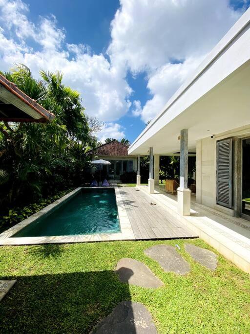 Villa Biru - 500M Batubelig Beach Canggu Buitenkant foto